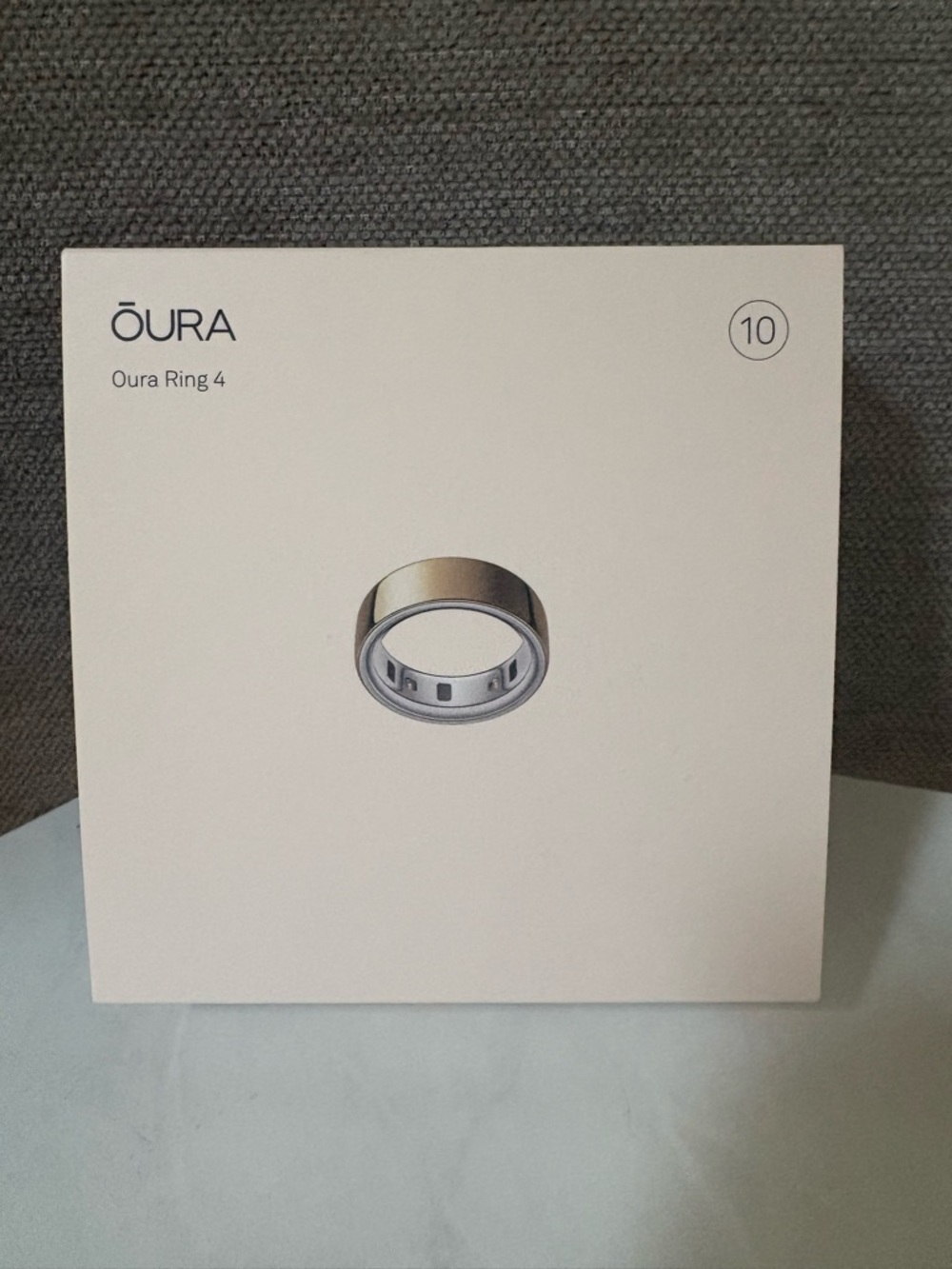 Oura Ring 4 - Gold Box